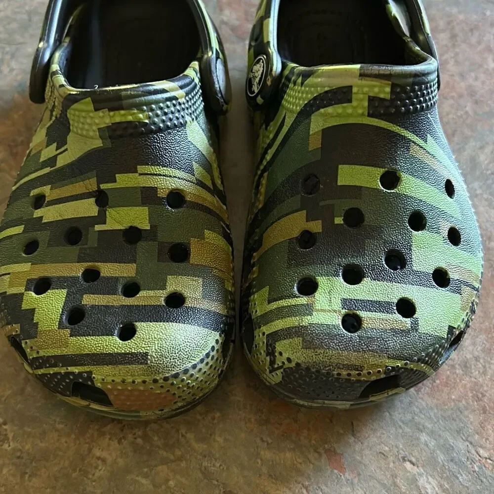 Crocs Camouflage Kids Shoes Sz 9 Unisex